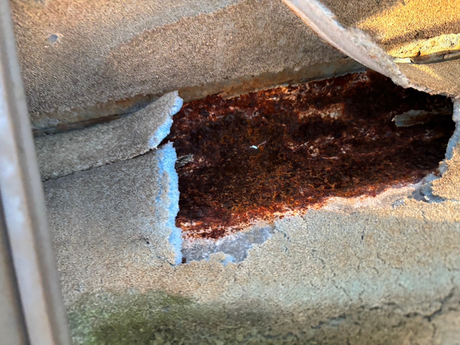 表裏ともに穴が完全に貫通